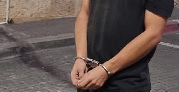 מוטב מאוחר? צעיר חשוד בזריקת רימון על דירה בעכו בחודש ינואר