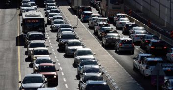 עיריית תל-אביב: מנסים לצמצם תנועת רכבים אך מממנים חניה ל-1,912 עובדים