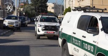 מחוז חוף: פשיטות נרחבות של המשטרה על מתחמים המזוהים עם ארגוני-פשיעה