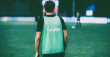 אישום: מאמן נוער בשתי קבוצות כדורגל הטריד מינית שחקן בן 15