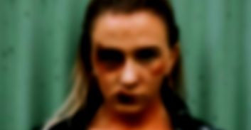 הנאשמת תקפה את בת זוגה באגרופים לפנים אבל לא הורשעה