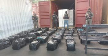 סוכל משלוח של כטון חומר החשוד כקוקאין במכולה בדרך לישראל