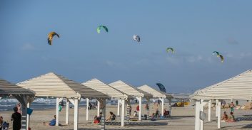 עיריית קריית ים מבקשת להכשיר בנייה לא חוקית של מזנון בחוף