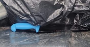 אישום: מוכר למשטרה מלוד דקר ופצע קשה עובד בגלידריה ברמלה