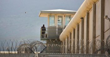 שב"ס לא הגיב במהירות למצוקת עצור שהותקף באוהלי קידר, וישלם פיצוי