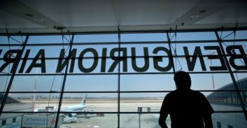 המשטרה תשלם פיצוי כספי לזוהיר בכרי מנצרת לאחר שהורידה אותו מטיסה