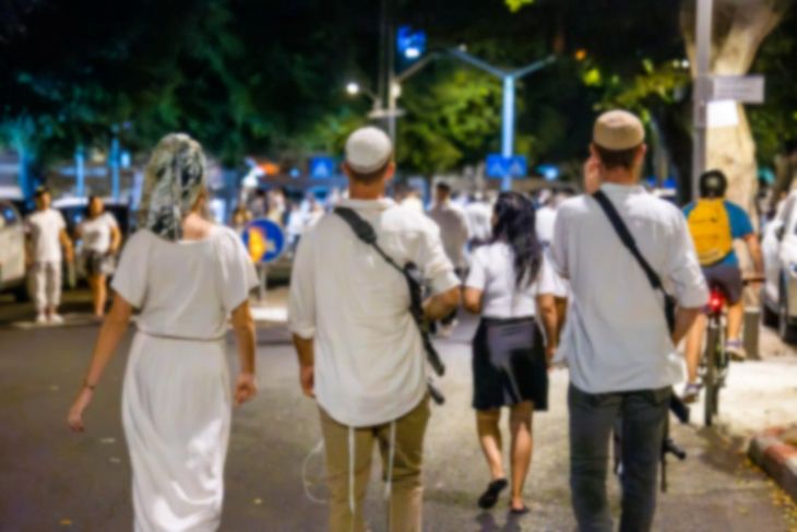 מתפללים תל אביב צילום פלאש 90