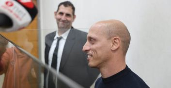 פרשת ראש עיריית עכו בן שלוש: כל העצורים, כולל המקור המרכזי