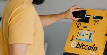 רשות שוק ההון בוחנת הגבלת פעילות כספומטי קריפטו במסגרת המאבק בפשיעה