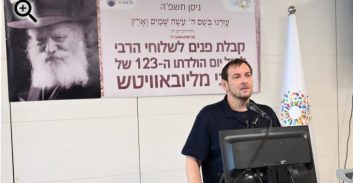 פרוגרסיבים תוקפים את סגן ראש עיריית ת"א שבירך באירוע של חב"ד