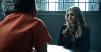 "האפי פייס" – להיות תחקירנית בטלוויזיה ובתו של רוצח סדרתי