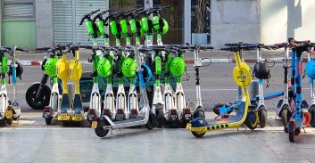 בעל חברת הקורקינטים השיתופיים בתל-אביב העסיק תושבי שטחים וחשוד בהונאת מע"מ