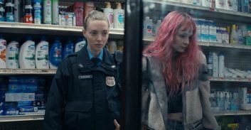 שוטרת בעקבות אחותה הנרקומנית ורוצח סדרתי של יצאניות ברחובות פילדלפיה