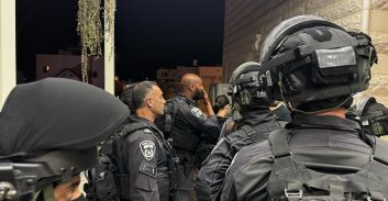 פשיטה על ערערה בנגב בעקבות ירי על מפקד תחנת משטרה