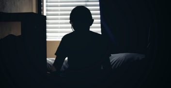 השופטת קבעה: כך תחולק קצבת נכות לילד אוטיסט בין הורים גרושים