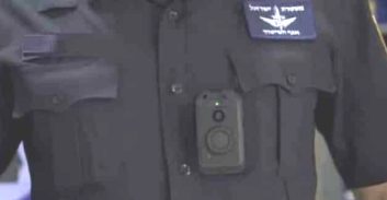 שופטת מטילה ספק באותנטיות סרטוני מצלמות הגוף של השוטרים בתיק פלילי