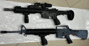 במטבח ובחדר השינה: בני זוג מרהט חשודים בהחזקת שני רובי M16