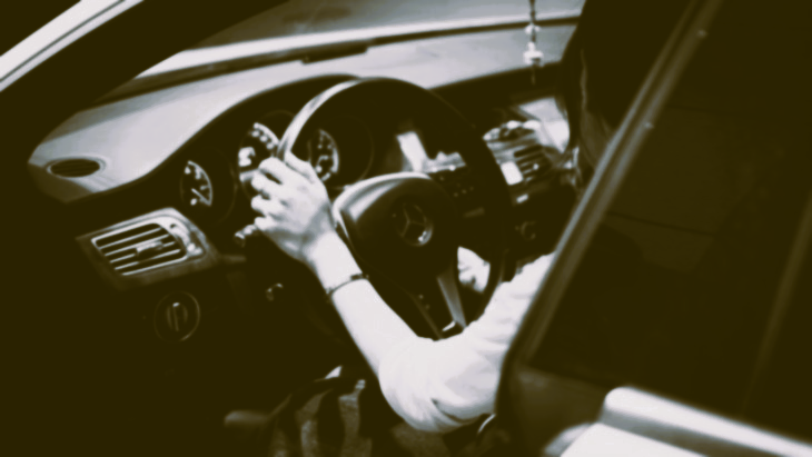 תלמידה תקיפה מינית מורה נהיגה חיצונית 