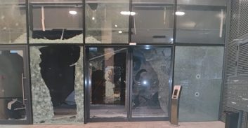 עכו: נעצר חשוד בהשלכת רימון לעבר בית שהיה דרוש לחקירה