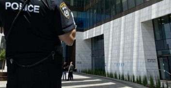 תושב אום אל-פאחם נאשם שאיים על טוען מעצרים בבית-משפט: "נגיע אליך"