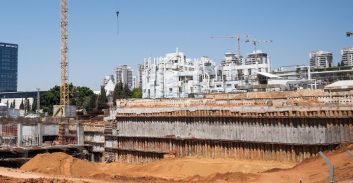 מועצת עיריית פתח תקווה אישרה הסכם פשרה: היטלי הפיתוח יופחתו בשליש