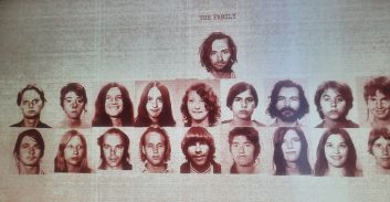 רציחות צ'רלס מנסון: קונספירציה או עבודה עצמאית של מנהיג כת פסיכופת?