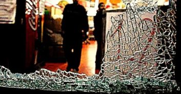 שוחרר למעצר-בית: ניצול "הנובה" שנחשד בהשלכת רימונים על ביתו של איש-עסקים