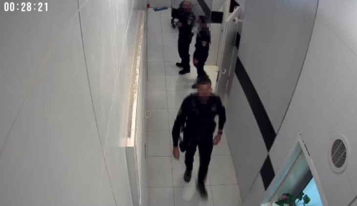 איומים עבריין עורך דין מצלמות אבטחה 