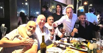 הבר מצוה לבן של בילי מצגר, והילדה שגדלה על הבחורים מהימ"ר