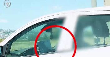 צפו: נהג שקרא מסמך תוך כדי נהיגה, משאית עם צמיג תקול