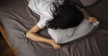 אישום: נהג מד"א מחולון הישקה באלכוהול ופגע מינית ב-4 מתנדבות קטינות