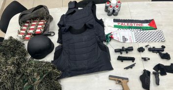 פריטי אמל"ח וצעיפי אש"ף נתפסו בחיפוש בפרדס שניר בלוד, ארבעה נעצרו