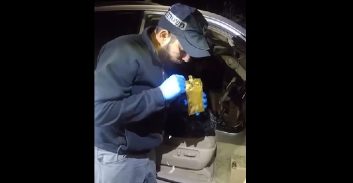 צפו: תושב הפזורה חשוד בהחזקת יותר מ-80 פלטות חשיש ברכב