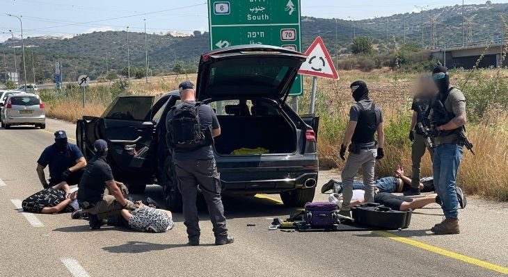 חיפוש חשודים שיירה שב"ס
