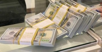 אישום: בן 69 שדד צ'יינג' והגיע למחרת להחליף את הכסף שגנב