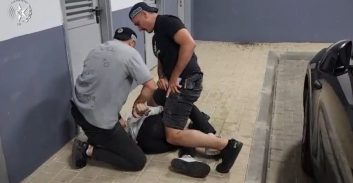 החשד: מכר סם סינתטי שגרם לקטין בן 15 ליפול מקומה עשירית