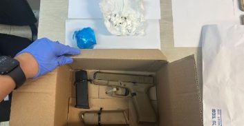 צעיר מבת-ים נעצר על החזקת סמים קשים ואקדח גלוק