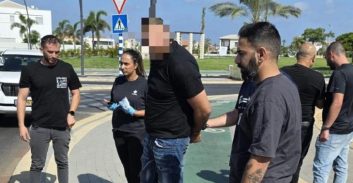 מוכר למשטרה נעצר בחשד לסחיטת בעלי עסק באשקלון