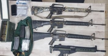 דרמה בכביש 4: ארבעה מהפזורה נתפסו בשני כלי-רכב עם רובים ותחמושת