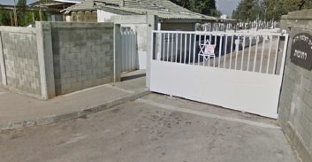 שופטת חייבה את חברה-קדישא למכור חלקה לאישה שביקשה להיקבר ליד בן-זוגה