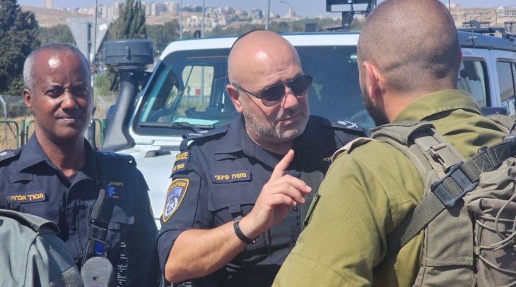 מפקד מחוז ש"י משה פינצי