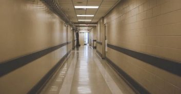 ללא הרשעה: צעיר שהתפרע בבי"ח בגלל הטיפול בחברתו – ישלם קנס