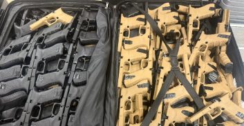 כתב אישום תקדימי: שלושה צעירים ייבאו מאות "דמויי כלי ירייה" מאיטליה