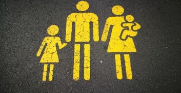 ביקורת במחוזי על שופטת בקריות שהרחיקה אב מגרושתו מבלי שנשמעו טענותיו