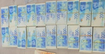 מחוז חוף תפסו 400 אלף שקל במזומן אצל גורמי פשיעה באום-אל-פאחם