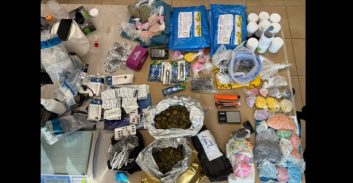 ירושלים: בלשי ימ"ר ש"י חשפו מצבור סמים בבית-חנינא, שני חשודים נעצרו