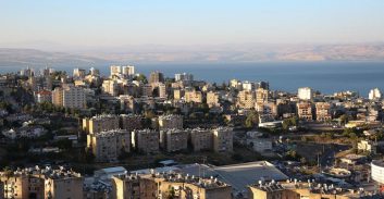 חברה תובעת את עיריית טבריה: דרשה היטלי פיתוח בניגוד לתנאי המכרזים