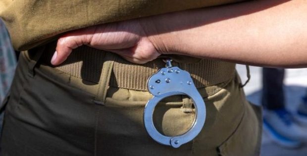 בדרכו לשחרור בבקו"ם: חייל מדימונה נעצר בחשד לסחר בסמים ובאמל"ח