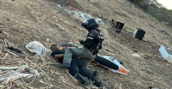 ממצלמת הקסדה: אופנוען של מג"ב רודף ועוצר רוכב אופנוע שנסע בפראות