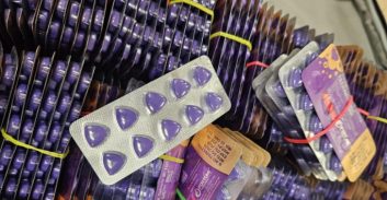 נתפס עם 30 אלף ויאגרות בנתב"ג והודה שזו היתה ה"נגלה" השביעית